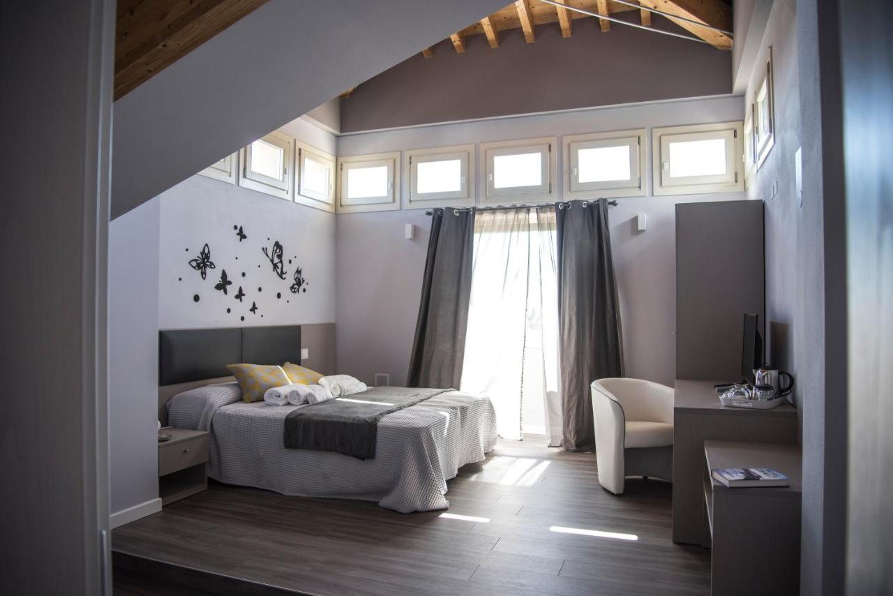 Michela Bb & Relais Bed & Breakfast Lonato Exterior foto