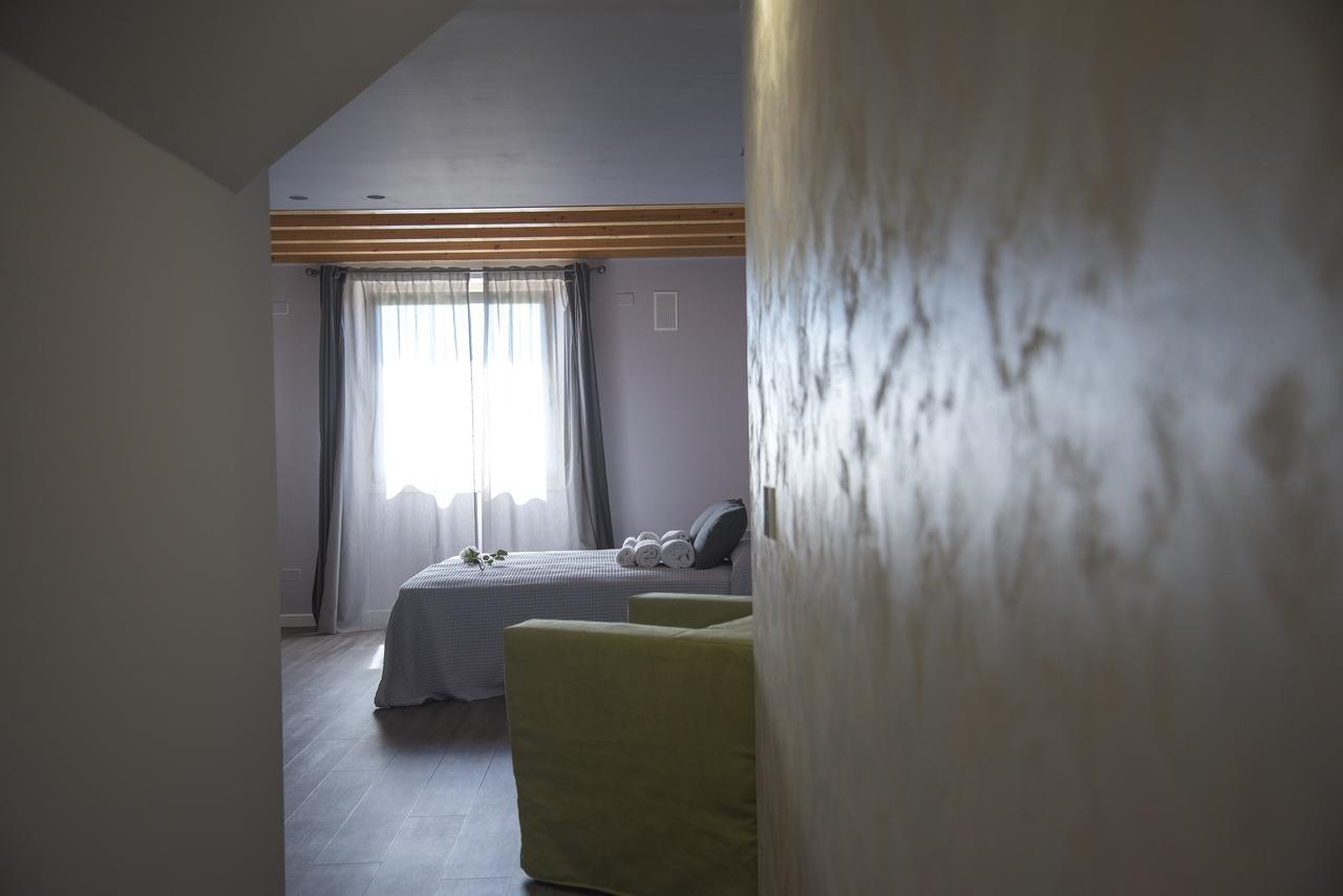 Michela Bb & Relais Bed & Breakfast Lonato Exterior foto